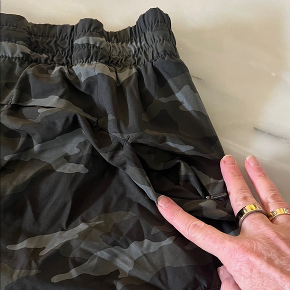 Athleta Mesh Racer Run short - Picture 4 of 5